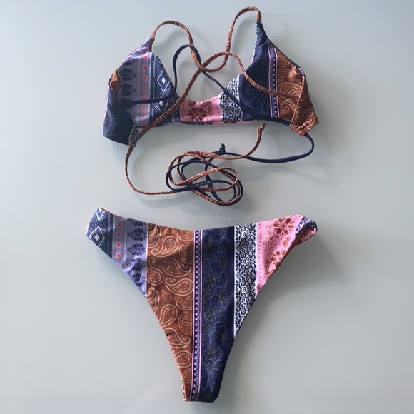 🌸 Zaful Bikini top and bottom - Picture 2 of 4